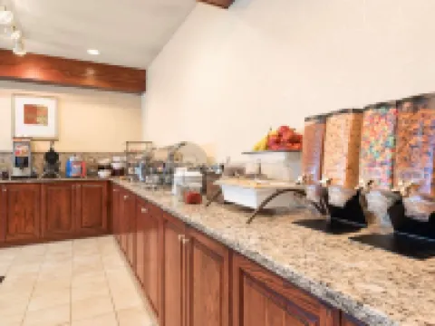 Country Inn & Suites by Radisson, Council Bluffs, IA Hotels in Lewis