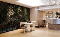 Waterplace Residence 2BR Unit 2 Hotels in Lakarsantri