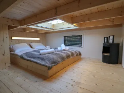 Tiny House 2 Hotel dekat Kinderboerderij Velserbeek