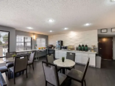 Quality Inn & Suites DFW Airport South Hotels in Irving