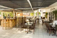 Casa Verde Hotel - Steps to the Beach, Pool, Restaurant & Bar Hotels in Puntas