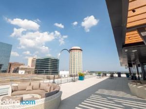 Ballpark Luxury Loft Steps from Arch