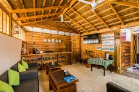 Shallow Lagoon Rasdhoo Hotels in Kuramathi Island