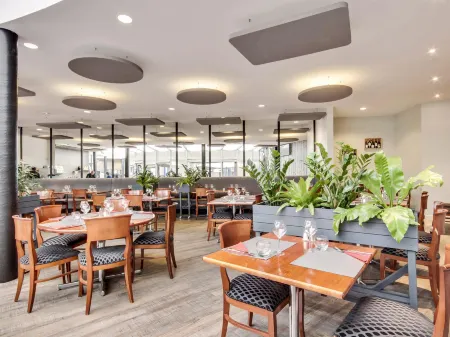 Hôtel Mercure Paris Val de Fontenay Отели рядом с достопримечательностью «Port de Nogent»