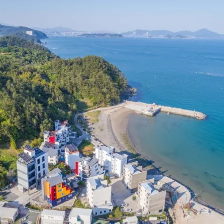 Geoje Biken Kids Pool Villa (Pool for All Rooms, Elevator) Отели рядом с достопримечательностью «Тематический бамбуковый парк «Мэнджонджук»»