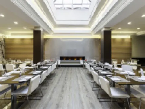 Ilunion Suites Madrid Hotels near Berlín Park