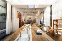 Non-resident Art House Urban Villa (Chengdu Dufu Caotang Longzhuyan Subway Entrance)