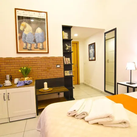 B&B Ninarella Napoli Отели рядом с достопримечательностью «Порт Моло-Беверелло»