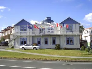 Barnacles Seaside Inn - Hostel