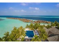 VILAMENDOO RESORT 維拉蔓豪島附近的飯店