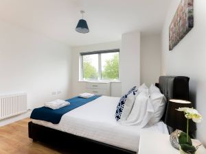 "skyvillion - Tower Point Enfield 1Bed W/balcony"