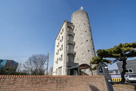 Hotel Pine Cheonan Отели рядом с достопримечательностью «Hoseo University, Cheonan Campus»