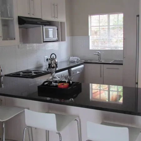 Comfortable Furnished Apartment Wi-fi+Free Parking
