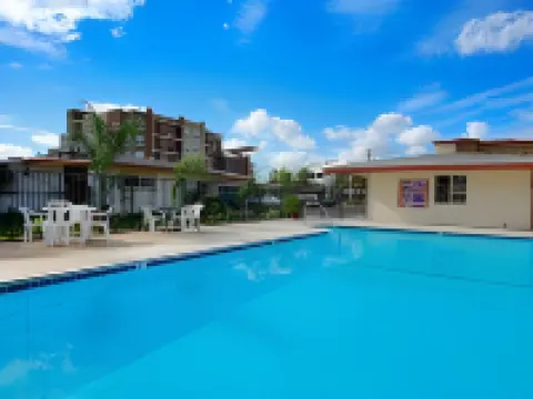 Harbor Inn & Suites