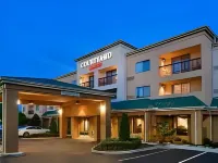 Courtyard Asheville Hotels near Guns & Roses Statue - located in Burton St. Peace Gardens
