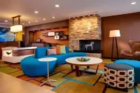 Fairfield Inn & Suites Fayetteville - Parkplatz