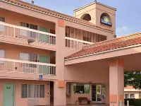 Days Inn by Wyndham Hayward Airport Hotels in Hayward