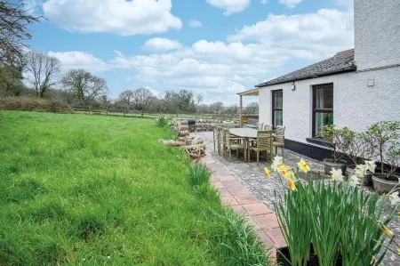 Hill House - 4 Bedroom Holiday Home - Llanrhidian