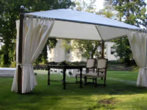 ブルク ブートツィリア カルカーのホテル