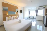The Greenery Central Suite & Hotel Hotel dekat Tweechol Botanic Garden
