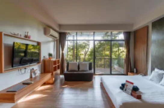 Veravian Resort Hotels near Kao Phang Ma