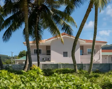 シャナズ ビーチサイド リトリート アンス・ロイヤルのホテル