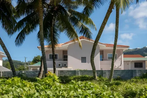 Shanaz Beachside Retreat Hotels in Takamaka