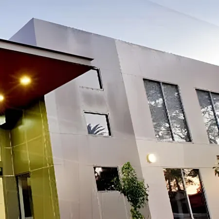 Indulge Apartments - Ontario