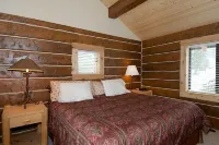 True Grit Adventure by Kabino Hotel dekat Pinecone Playhouse at Mack's Inn Resort
