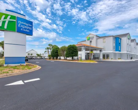 Holiday Inn Express & Suites DESTIN E - COMMONS MALL AREA by IHG Hotels in Destin