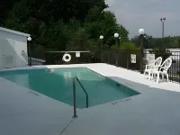 Comfort Inn & Suites Asheboro East - Pools