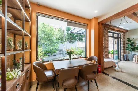 The Brick Home Dalat Отели рядом с достопримечательностью «Далатский цветочный сад»