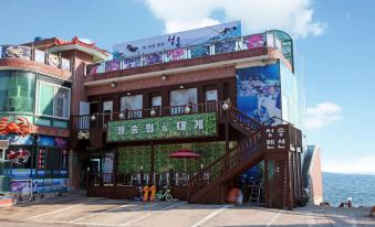 Yeongdeok Cheongsonghoe Snow Crab Pension