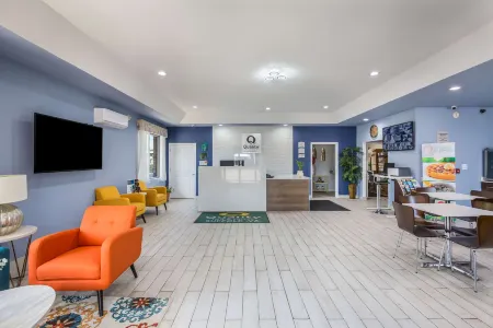 Quality Inn & Suites Отели рядом с достопримечательностью «Riddick's Folly House Museum»