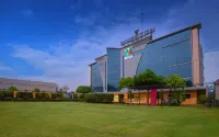Wingston A TreeHouse Hotel, Mathura