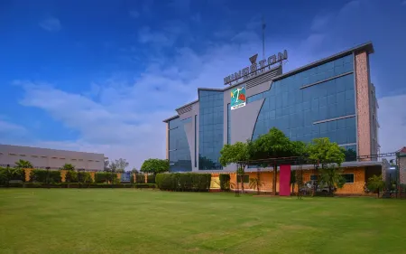 Wingston A TreeHouse Hotel, Mathura