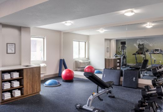 1. 홀리데이 인 익..