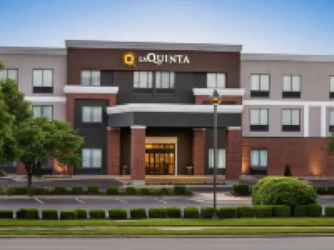 La Quinta Inn & Suites by Wyndham Springfield Airport Plaza Hotels in Springfield