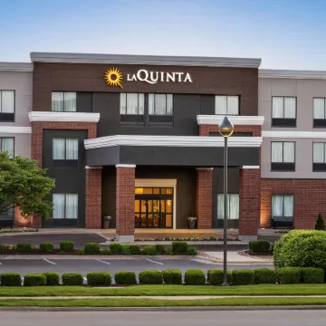 La Quinta Inn & Suites by Wyndham Springfield Airport Plaza