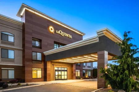 La Quinta Inn & Suites by Wyndham Kennewick Отели в г. Кенневик