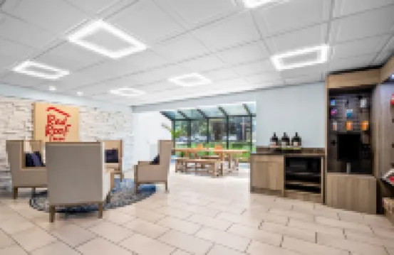 レッドルーフ・イン・マートルビーチホテル - マーケットコモン