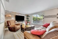 Family Retreats 5 minutes to the beach Hotels in Tarpon Springs
