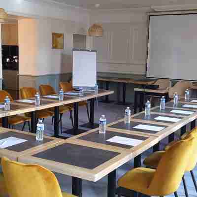 Best Western le Duguesclin Others