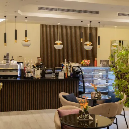 Carawan Hotel Jeddah Отели рядом с достопримечательностью «Торговый центр Aya»