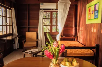 Picard Beach Cottages Hotel berhampiran Coconut Beach (public beach)