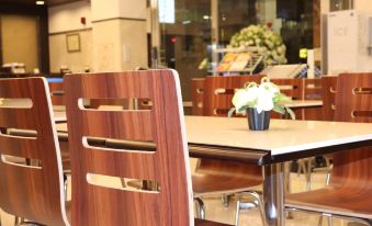 Toyoko Inn Kobe Sannomiya Eki Shiyakusho Mae