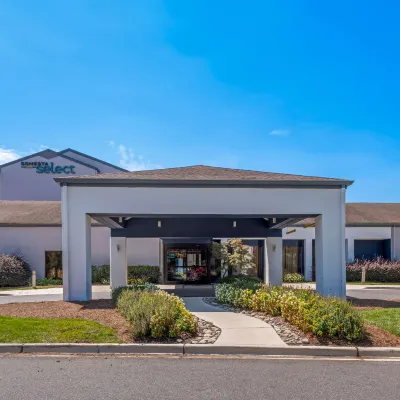 Sonesta Select Charlotte University Research Park Hotels near St. Thomas Aquinas Roman Catholic Church