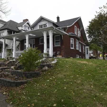 Serene Niagara Inn