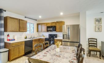 16 Mi to Louisville: Pet-friendly Getaway!