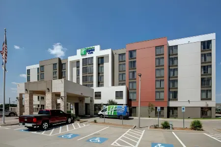 Holiday Inn Express & Suites Dallas FT. Worth Airport South